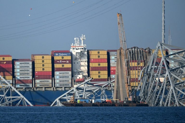 Despejar escombros para reabrir el puerto de Baltimore, una tarea «compleja»