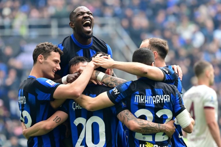 El Inter de Milán festeja su título con una nueva victoria