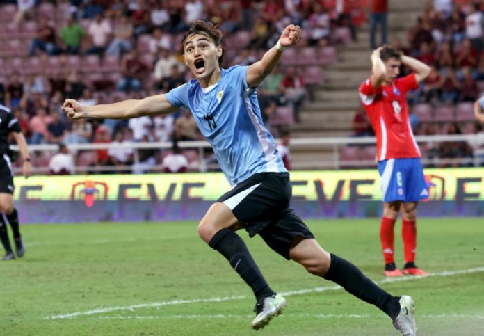 AFP El defensa uruguayo Alfonso Montero (15) celebra el tanto de la victoria celeste ante Chile por le segunda fecha del Grupo A del Sudamericano Sub-20 el 25 de enero de 2025 en Barquisimeto, Venezuela