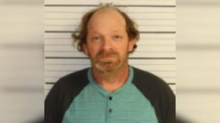 Hombre enfrenta cargos de crueldad animal y agresión agravada