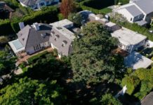 El hijo del cineasta Rob Reiner se declara no culpable del asesinato de sus padres