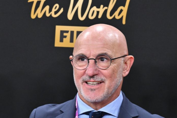 Luis de la Fuente, seleccionador de España, llega al sorteo del Mundial de Fútbol 2026, celebrado el 5 de diciembre de 2025 en Washington. AFP