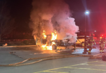 Bomberos de Murfreesboro sofocan incendio de un vehículo