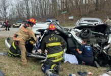 Bomberos rescatan a dos personas tras accidente en Maury