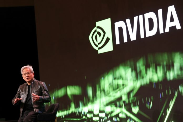 El fundador y CEO de Nvidia, Jensen Huang, habla en un evento en Las Vegas, el 6 de enero de 2026. AFP