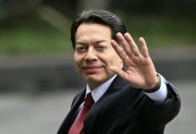 Asesinan a dos familiares del secretario de Educación de México