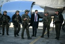 Acusan a un hombre por amenazar con matar al vicepresidente de EEUU