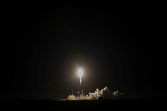 El cohete Falcon 9 de SpaceX despega hacia la Estación Espacial Internacional con la misión Crew-12 a bordo, el 13 de febrero de 2026 en Cabo Cañaveral, en Florida (EEUU). AFP