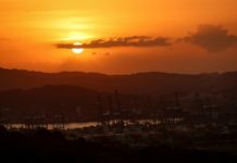 Hutchison advierte «caos» en puertos de Panamá tras fallo judicial