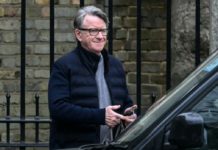 Exembajador británico en EEUU Mandelson liberado bajo fianza en caso Epstein