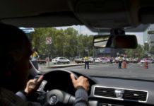 El conductor Uber en Latinoamérica es un hombre con estudios que gana 7 dólares por hora