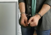 Capturan en Knoxville a hombre buscado por robo, agresión doméstica y maltrato infantil