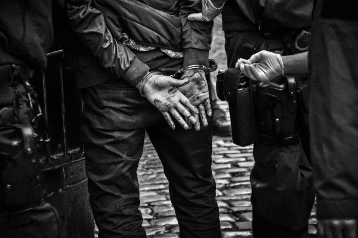 sparks_cologne-arrest-7665741_1280