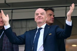 Gianni Infantino, presidente de la FIFA, durante una conferencia de prensa en medio de la polémica por su plan de inversión privada