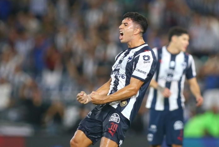 El centrocampista argentino del Monterrey, Jorge Rodríguez, celebra el sexto gol de su equipo durante el partido de fútbol del torneo Apertura de la Liga MX entre Monterrey y Juárez, disputado en el estadio BBVA de Guadalupe, Nuevo León, México, el 15 de agosto de 2026. AFP