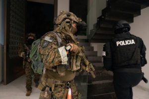 Policías y militares de Ecuador en el operativo contra el cártel Jalisco Nueva Generación en Guayaquil