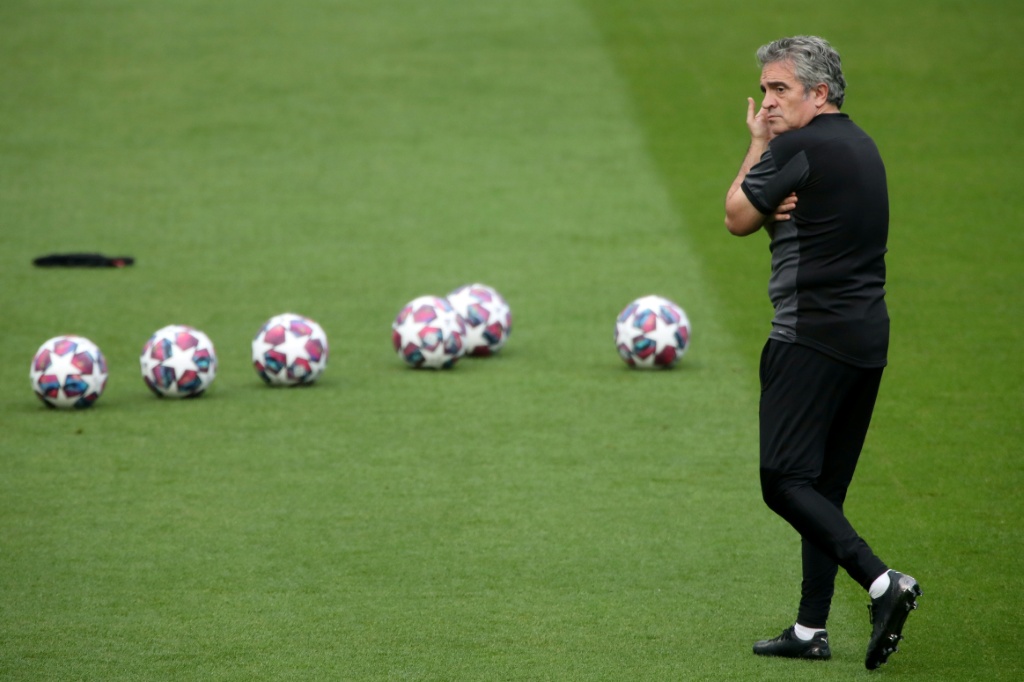 Juanma Lillo, auxiliar de Rafa Márquez en la selección de México, en el Etihad Stadium de Mánchester