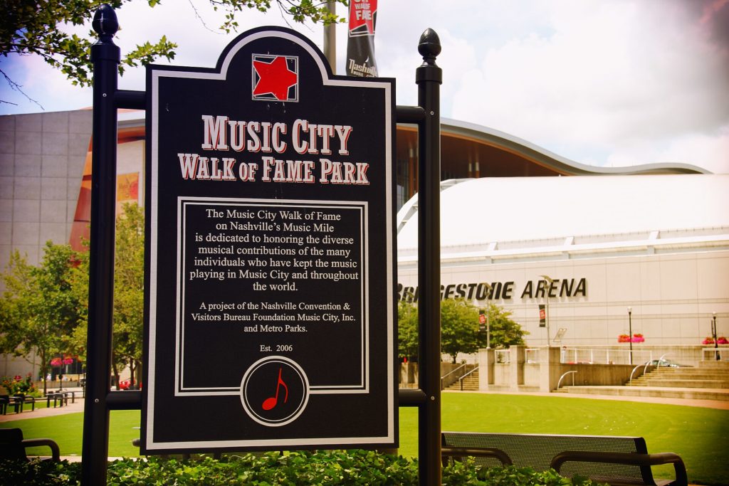 Letrero del Music City Walk of Fame Park, donde se instalará la carpa de Pikmin en Nashville