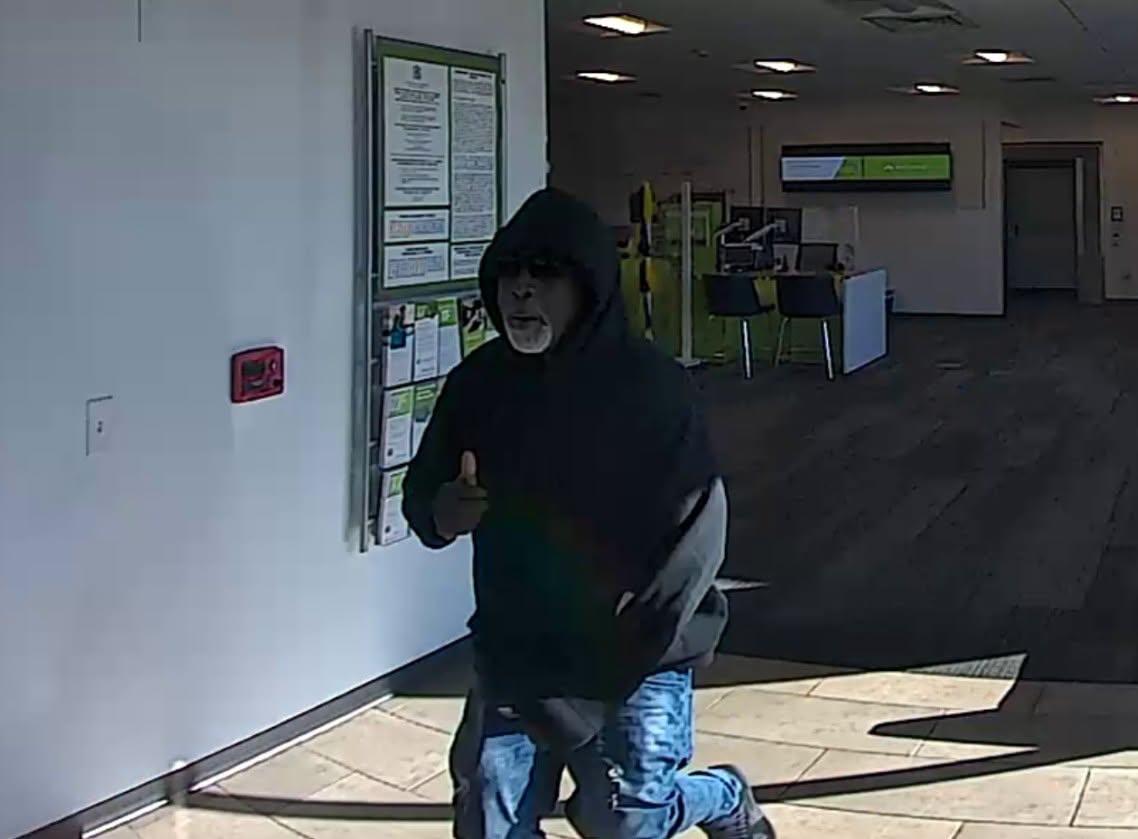 Cámara de seguridad capta el intento de robo al Regions Bank en Rosa L. Parks Blvd, Nashville