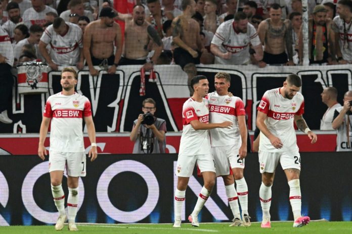 Los jugadores del Stuttgart festejan el gol de Grischa Prömel (segundo por la derecha) durante la victoria ante el Colonia en la Bundesliga. En Stuttgart (sur de Alemania), el 4 de septiembre de 2026. AFP