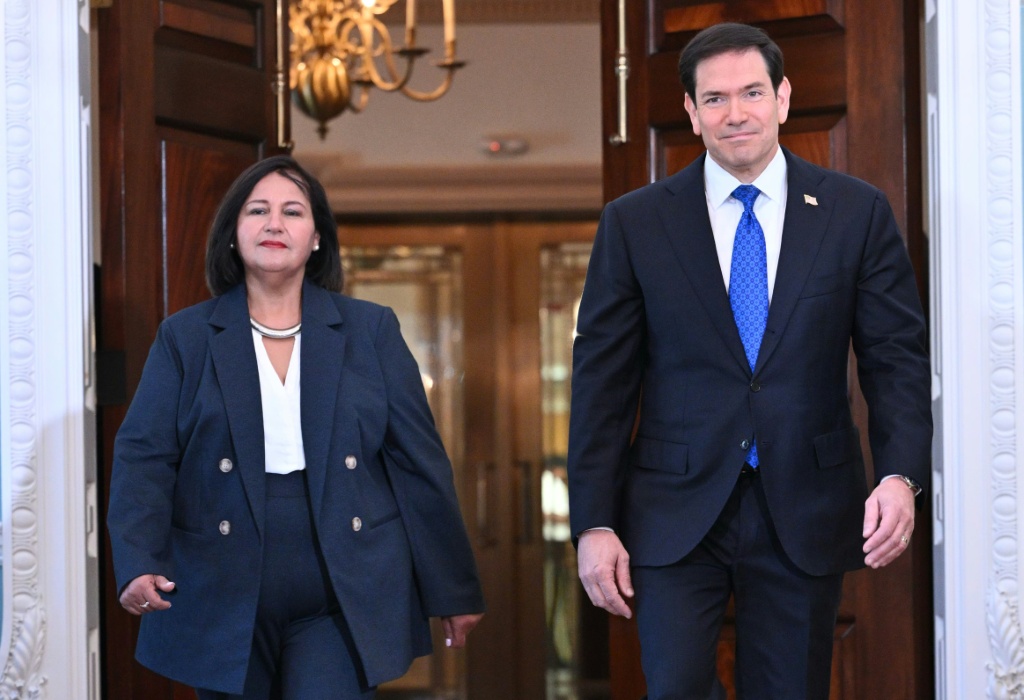 Marco Rubio y Dinorah Figuera en el Departamento de Estado durante la negociación política en Venezuela