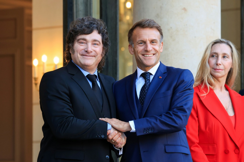 Javier Milei y Emmanuel Macron en el Elíseo, durante la gira en la que Argentina anunció la ciudadanía por inversión