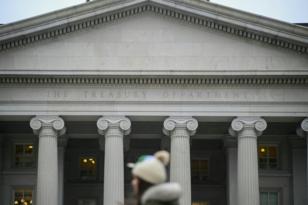 Fachada del Departamento del Tesoro de EE. UU. en Washington, que sancionó a personas y empresas ligadas al cártel del Noreste